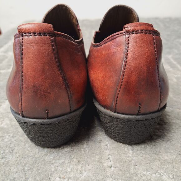 Caprice Burgundy Slip On Loafers WOMENS SIZE 8.5 UK 6.5 leather low heel German - Picture 7 of 14